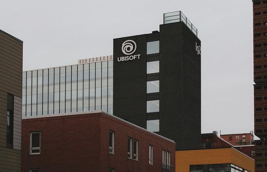 Ein Bild von der Ubisoft Zentrale bei bewölktem Wetter
