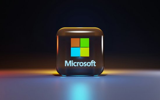Microsoft-Logo als 3D-Objekt auf Dunklem Hintergrund