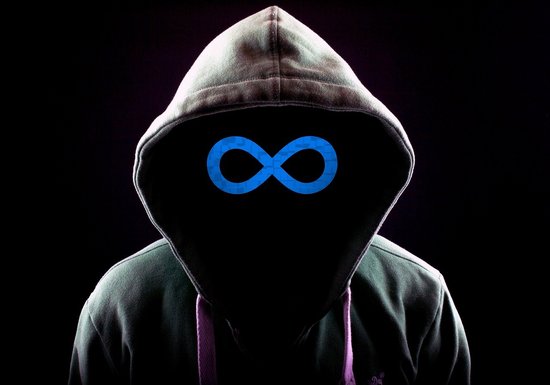 pixapay / Chetraruc Unbekannter unter einem Kapuzenpulli mit einem Unendlichzeichen als Augen